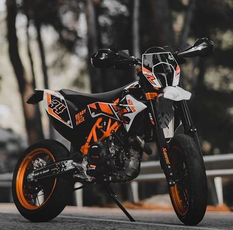 Shared by Motorcycle Clothing - Two-Up Bikes www.twoupbikes.co.uk   #motorcycleclothing #Rayven #RayvenClothing #motorcycletrousers #leatherjackets Ktm Enduro, Custom Dirt Bike, Ktm Dirt Bikes, Ktm Supermoto, Tmax Yamaha, Ktm Motorcycles, Cool Dirt Bikes, Motorcross Bike, Ktm 690