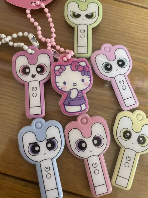 Newjeans Keychain, New Jeans Powerpuff, Tote Bag Template, Kpop Iphone Wallpaper, Blink Book, Bling Bags, Hello Kitty Characters, Artist Alley, Kpop Drawings