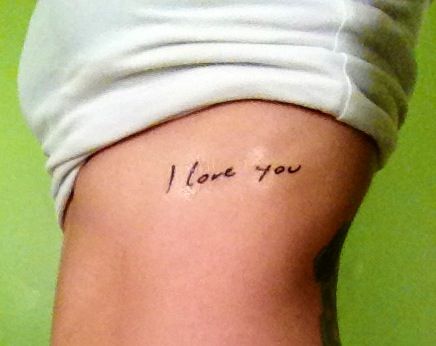 Rib Tattoo: "I love you" written by husband. Husband has same words written by wife on ribs. Anniversary Present. Tattoo Designs Stomach, Lower Tattoo, Tattoo Ideas Ribs, Stomach Tattoo Ideas, Small Tattoos With Meaning Quotes, Rib Tattoo Quotes, Handwriting Tattoos, Wife Tattoo, Love Yourself Tattoo