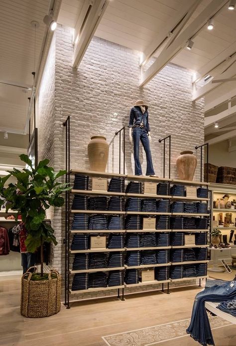 Jeans Store Design Ideas, Denim Display, Retail Store Interior Design, Clothing Store Interior, Clothing Store Design, Retail Store Interior, Jeans Store, Clothing Displays, Store Interiors