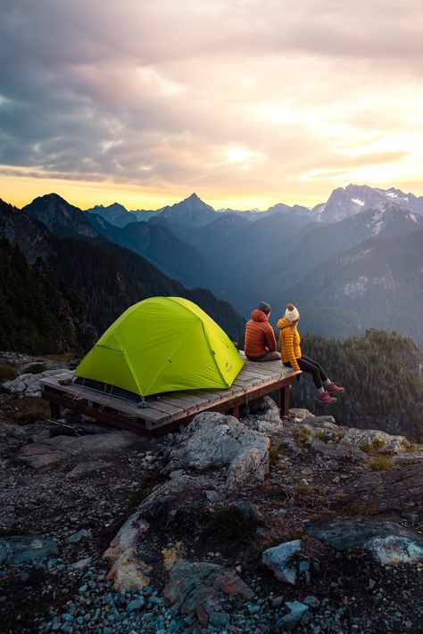 Golden Ears Summit – The Best Backpacking Trip in Vancouver - Oceanus Adventure Backpacking Aesthetic, Backpacking Panama, Vietnam Backpacking, Hiking Places, Backpacking India, Backpacking South America, Thailand Backpacking, Backpacking Asia, Lover Jewelry