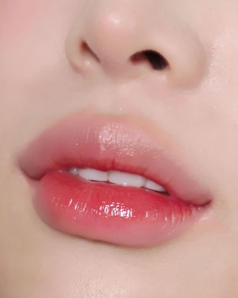 Angelic Lips Shape, No Cupids Bow Lips, Keyhole Lips, Cupid Bow, How To Draw Lips, Lips Tattoo, Draw Lips, Cupids Bow, Lips Drawing