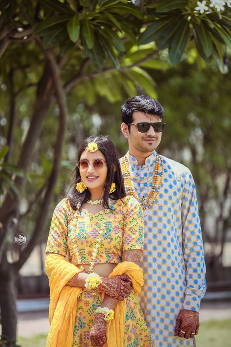 Marathi Haldi Couple Poses, Hldi Pose, Haldi Poses For Couple, Haldi Groom Poses, Copul Photoshoot, Haldi Ceremony Couple, Coupal Pose, Haldi Stills, Haldi Pic