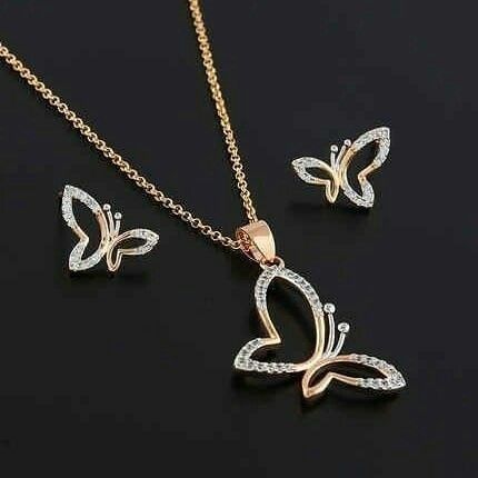 Western Pendant, Diamond Pendants Designs, Gold Jewelry Simple Necklace, Diamond Pendant Sets, Jewelry Set Design, Gold Necklace Indian Bridal Jewelry, Gold Jewelry Stores, Gold Pendant Jewelry, Jewelry Bracelets Gold