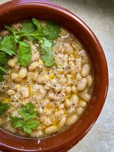 Easy Brothy Beans - from a small kitchen Brothy Beans, Thai Shrimp Curry, Dry Beans, Curry Shrimp, Canned Beans, Savory Sauce, Dessert Salads, White Beans, Home Recipes