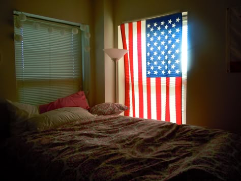 flag as a curtain Vintage Americana Bedroom, Preachers Daughter, 80's Aesthetic, 80s Country, Arcadia Bay, Americana Aesthetic, Chloe Price, Vintage Americana, Trailer Park