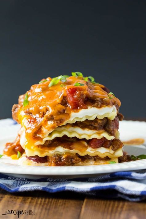 Our new FAVORITE lasagna! Two recipes in one -- Barbecue Chili recipe and a lasagna recipe to make with the leftover chili! Barbecue Chili Recipe, Chili Lasagna, Bbq Chili, Cheese Lasagna Recipe, Chili Vegan, Leftover Chili, Cheese Lasagna, Lasagna Soup, Chili Cheese