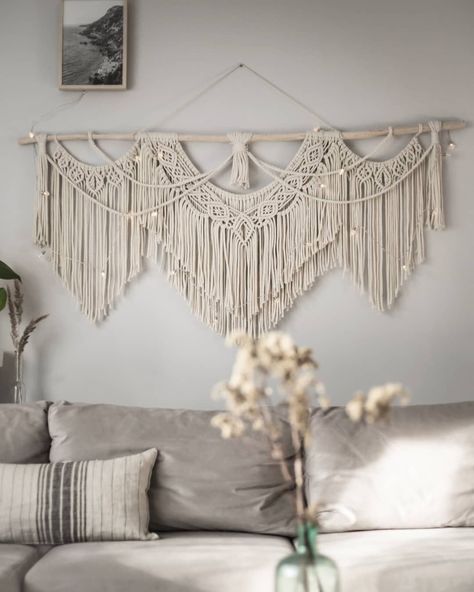 Large Macrame Wall Hanging Tutorial, Large Macrame Wall Hanging Diy, Macrame Wall Hanging Over Bed, Large Macrame Wall Hanging Pattern, Macrame Wall Decor Ideas, Wide Macrame Wall Hanging, Macrame Wall Hanging Living Room, Macrame Wall Hanging Ideas, Macrame Wedding Decor