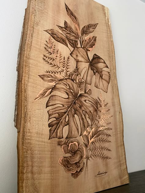 Forest Wood Burning, Wood Burn Art Ideas, Mushroom Pyrography, Pirogravura Ideas, Pyrography Ideas Inspiration, Wood Burning Flowers, Flower Wood Burning, Floral Pyrography, Grandma Frame