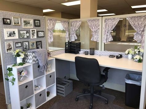 Summer Cubicle Decorations, Farmhouse Cubicle Decor, Cubicle Storage Ideas, Cozy Cubicle Ideas, Dark Cubicle Decor, Cubicle Wall Covering, Cubicle Organization Ideas, Cubicle Privacy Ideas, Homey Cubicle Work Spaces