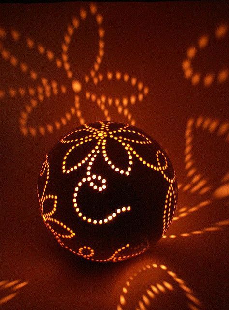 Coconut Shell Crafts, Ceramic Lantern, Sculptures Céramiques, Room Deco, Ceramic Light, Pottery Classes, Ceramics Projects, Gourd Art, Art Clay