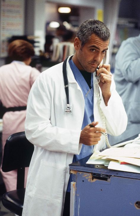 George Clooney Er, Noah Wyle, Holly Wood, Julianna Margulies, 90s Tv Shows, White Lab Coat, Alex Kingston, Michael Crichton, Photo Bank