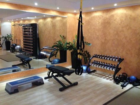 Small Personal Training Studio, Personal Gym Room, Personal Gym Design, Training Studio Design, Personal Training Studio Design, Aesthetic Home Gym, Gym Basement, Home Gym Basement, Basement Garage