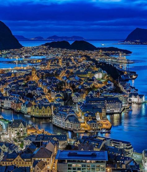 Aalesund. Norway - Album on Imgur Beautiful Europe, Alesund, Norway Travel, Voyage Europe, Tromso, Destination Voyage, Beautiful Picture, Beautiful Places In The World, Elba