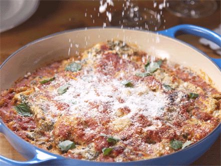 Check out Kelsey's greatest dishes in mesmerizing GIF form. These photos are as animated as the lovely host's personality. Kelsey Nixon, Skillet Lasagna Recipe, Food Essentials, Cooking Channel Recipes, Skillet Lasagna, Lasagna Recipes, Chicken Kitchen, Chicken Lasagna, Kids Cooking Recipes