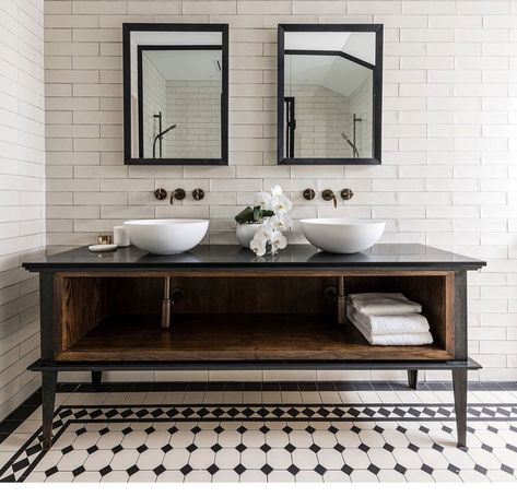 Black And White Bathroom Floor, Black And White Tiles Bathroom, Black White Bathrooms, White Bathroom Tiles, Victorian Bathroom, Classic Bathroom, Black And White Tiles, Bathroom Top, Sopot