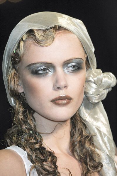 Frida Gustavsson, Mekap Mata, Silver Makeup, Smink Inspiration, Runway Makeup, Editorial Makeup, John Galliano, Pretty Makeup, Creative Makeup