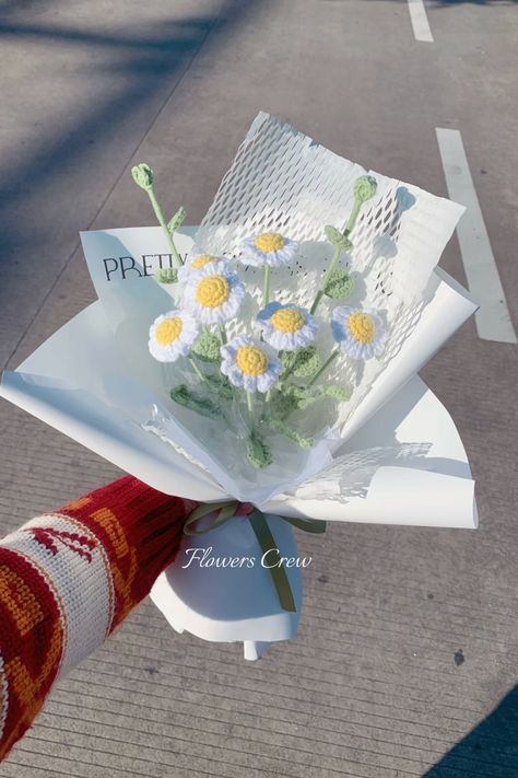 daisy bouquet Daisy Crochet Bouquet, Crochet Gerbera, Flower Bouquet For Wedding, Daisy Flower Bouquet, Crochet Flowers Bouquet, A Daisy Flower, Diy Bouquet Wrap, Pretty Crochet, Gerbera Daisies