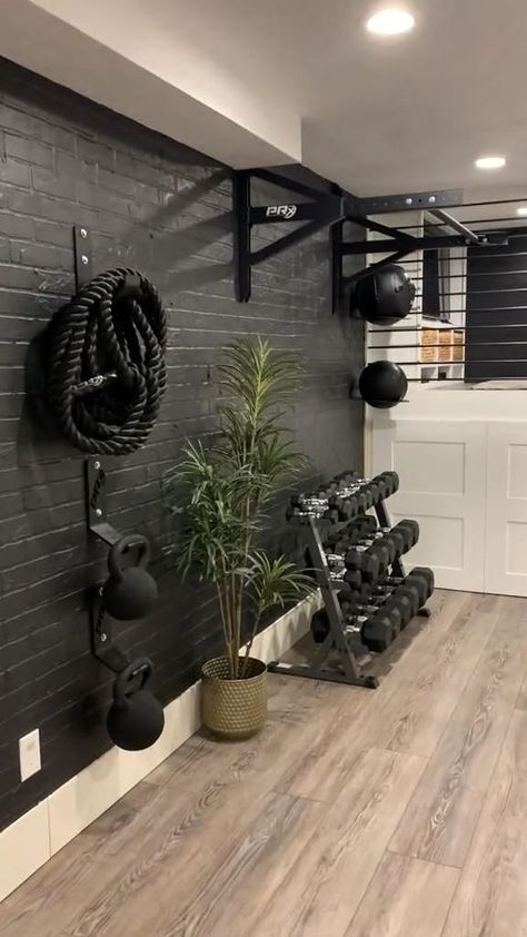 Gym Accent Wall, Home Gym Ideas Small, Gym Space, Home Gym Ideas, Mini Gym, Wall Makeover, Gym At Home, Wall Watch, Home Gym Design