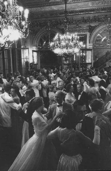 Gilded Age Party, Vanderbilt Aesthetic, Gilded Age Aesthetic, Marble House, The Gilded Age, Robert Doisneau, Royal Aesthetic, Indoor Fountain, Biltmore Estate