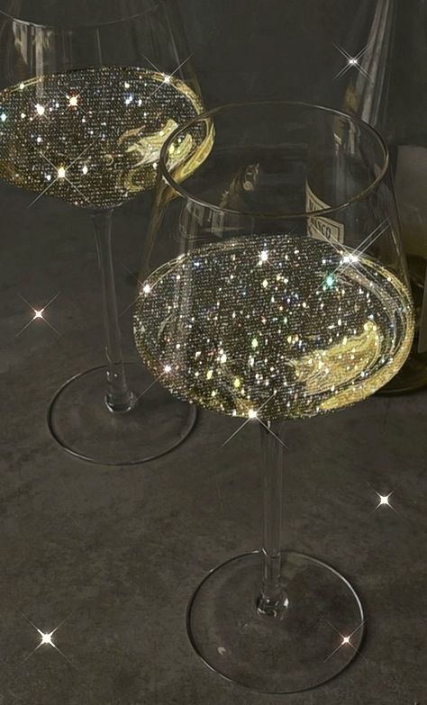 Shimmer Aesthetic, Champagne Aesthetic, Female Hustler, Women Mindset, Sparkly Aesthetic, Entrepreneur Woman, Wifi Money, Birthday 12, Glitter Aesthetic