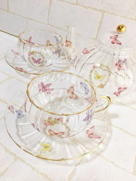 Happy Facts, Desain Pantry, Tea Cups And Saucers, Glass Tea Cups, Tea Sets Vintage, Vending Machines, Cute Kitchen, Cups And Saucers, Bright Side