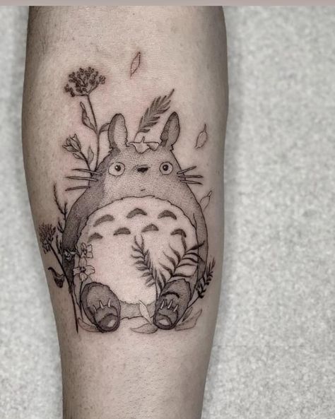 Miyazaki Tattoo, Totoro Tattoo, Tatuaje Studio Ghibli, Studio Ghibli Tattoo, Studio Ghilbi, Ghibli Tattoo, Anime Tattoo, Cute Tiny Tattoos, Stylist Tattoos