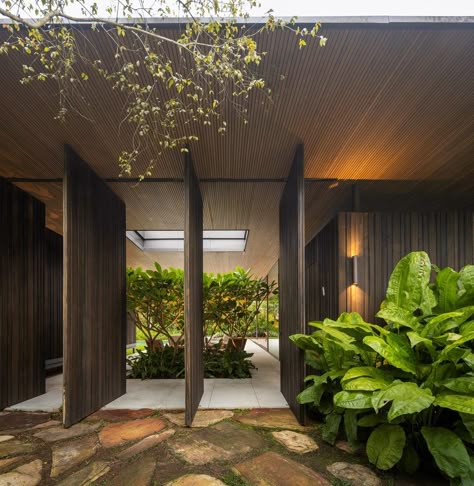 Gallery of PS House / Jacobsen Arquitetura - 10 Tropical Contemporary House, Jacobsen Architecture, Wood Facade, Prairie Home, Charred Wood, Weekend House, Tropical House, Architect House, Coastal Style