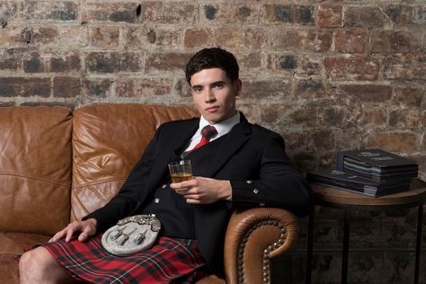 Lovers of Scotland, poetry and tradition, rejoice! Burns Night is just over the horizon. A night where we celebrate the life and work of our National Bard, Robert Burns and of course, enjoy a few whiskies while we’re at it.  As we start to make plans for Burns Supper 2022 we thought we should give you an idea of what to wear during the festivities. If it wasn’t obvious already, a kilt is your go-to choice for a Burns Supper but to be a little more specific, a traditional kilt outfit is ... Burns Night Dress, Burns Night Outfits, Black Kilt, Burns Supper, Semi Dresses, Kilt Outfits, Burns Night, Robert Burns, Old Outfits