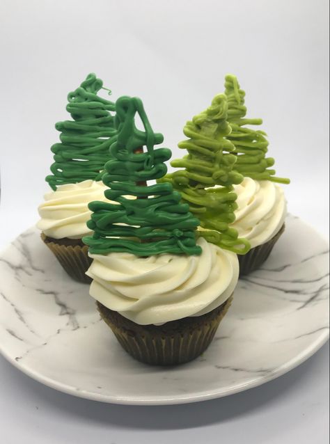 Chocolate Pretzel Trees, Pine Tree Cupcakes, Pretzel Trees, Tree Dessert, Tree Cupcakes, Gingerbread Cupcakes, Cupcake Decorating Tips, Chocolate Pretzels, Cupcake Decorating