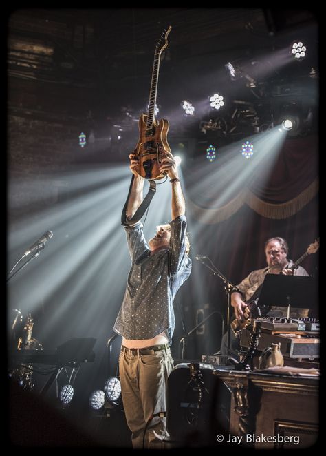 Trey Anastasio what a fantastic moment...so alive with joy. Photo ©Jay Blakesberg Phish Art, Puzzle Ideas, Trey Anastasio, Baby Grinch, Allman Brothers, Architecture Tattoo, Eddie Vedder, Phish, The Black Keys