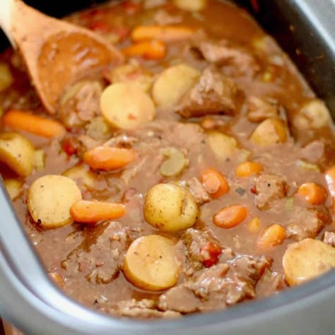 Crock Pot Beef Stew (+Video) Beef Stew With Potatoes, Stew With Potatoes, Beef And Potato Stew, Potato Stew, Beef Stew Crockpot, Pot Beef Stew, Potted Beef, Country Cook, Stewed Potatoes