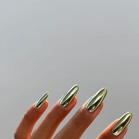 Hailey Bieber Nails Crome, Matcha Chrome Nails, Hailey Bieber Nails Chrome Silver, Isolated Chrome Nails, Aura Nails With Gold Chrome, Chrome Nail Art, Chrome Powder, Chrome Nails, Green Nails