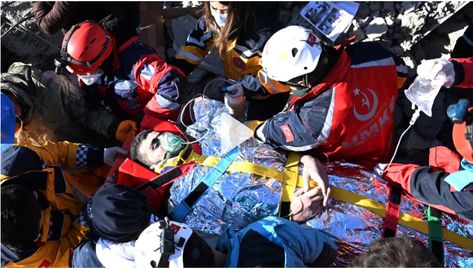 Confused, the woman asked her rescuers, "What day is it?" as she was pulled alive from the rubble after 228 hours after last week's earthquake, Turkey's official Anadolu News Agency reported on Wednesday, while another 77-year-old woman was also rescued from the rubble Family Hug, Southern Turkey, Rescue Workers, What Day Is It, News Agency, Two Brothers, The Eighth Day, Second Child, Old Men