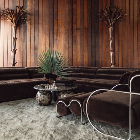 Rockstar Interior Design, 70s Glam Living Room, 70s Luxe Interior, 70s Italian Interior Design, 70s Chrome Interior, Tiffany Howell, 70s Los Angeles Interior, 70s/80s House Interior, Modern 70s Living Room