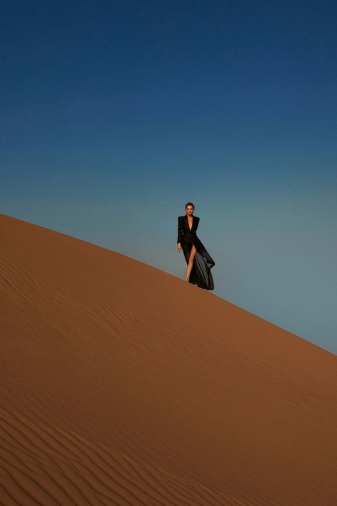 Sarah Krick for Numéro Russia with Lana Zakocela | Fashion Editorials Sandune Photoshoot, Desert Photography Model, Lana Zakocela, Desert Photoshoot Outfit, Desert Fashion Shoot, Desert Fashion Editorial, Desert Woman, Desert Editorial, Desert Photoshoot Ideas