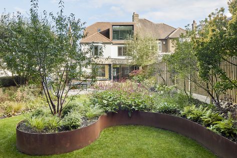 Curved Planter, Scandi Garden, Rooftop Planters, Steel Garden Edging, Garden Design London, Side Yard Landscaping, Vegetable Planters, Hillside Garden, Sloped Garden