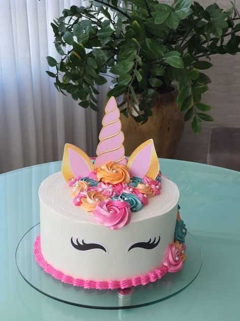 Unicorn Cake With Topper, Unicorn Simple Cake, Simple Unicorn Birthday Cake, Unicorn Birthday Cakes For Girls Kids, Unicorn Theme Cake Design, Cake Designs Unicorn, Small Unicorn Cake, Simple Unicorn Cake Design, Unicorn Cakes For Girls Birthday