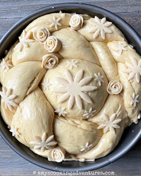 Korovai Bread Recipe, Korovai Wedding Cake, Ukrainian Wedding Bread, Korovai Bread, Ukrainian Wedding Traditions, Fall Massachusetts, Ukrainian Desserts, Wedding Bread, Skillet Bread