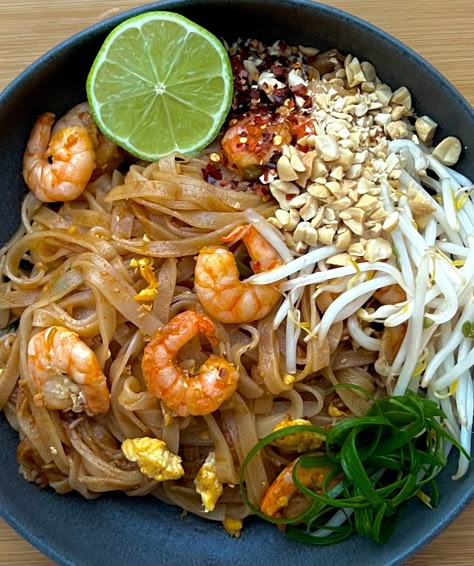 Prawn Pad Thai Pad Thai Side Dish, Prawn Pad Thai Recipe, Pad Thai Aesthetic, Thai Lifestyle, Pork Pad Thai, Shrimp Pad Thai Recipe, Prawn Pad Thai, Butter Prawns, Tropical Recipes