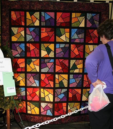 Shattered quilted by Pamela Checketts and Sue's Quilts Shop    Stained Glass quilt from hand batik fabrics. Just look at those colors glow inside the dark sashing. Cathedral Quilts, Quilted Art, Glitter Grout, Stained Glass Quilt, Quilt Modernen, Batik Quilts, Quilt Designs, Modern Quilt, Scrappy Quilts