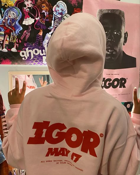 Igor Hoodie, Senior Merch, Tyler The Creator Hoodie, Baggy Outfit Ideas, Funky Shirts, Fancy Fits, Nyc Model, Hoodie Aesthetic, Lawn Suit