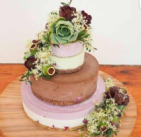 Vegan Wedding Cakes, Vegetarian Wedding, Vibrant Kitchen, Vegan Wedding Cake, Cake Alternatives, Hunter Wedding, Vegetarian Nutrition, Wedding Cake Alternatives, Raw Cake