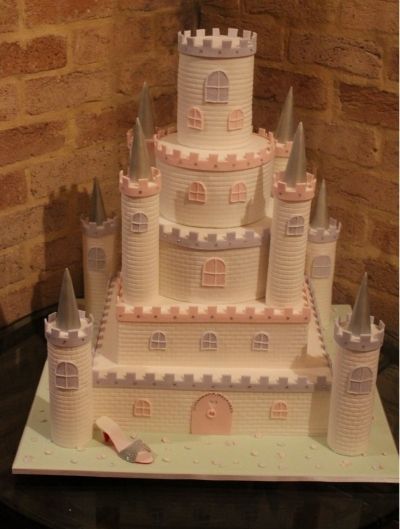 Fairy Castle Cake, Aurora Cake, Rapunzel Birthday Cake, Castle Wedding Cake, Bolo Hot Wheels, Cake Dummy, Disney Princess Birthday Cakes, Up Birthday Party, Castle Birthday Cakes