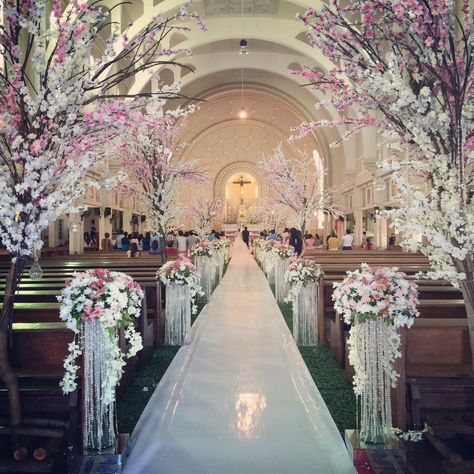 Church Quince Church Decorations, Wedding Isles Decoration Church, Quinceanera Church Decorations, Church Wedding Decorations Aisle Entrance, Chapel Wedding Decorations, Dream Church Wedding, Church Aisle Decorations Wedding, Church Ceremony Decorations, Church Decorations Wedding