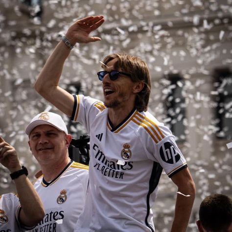 Modric Real Madrid, Real Madrid Shirt, Luka Modric, Soccer Players, Football Club, Football Players, Real Madrid, Madrid, Soccer