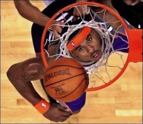 Perfect.  | 24 Perfectly Hilarious Basketball Pictures Funny Basketball Pictures, Sports Fails, Funny Wrestling, Basketball Rules, Nba Funny, Funny Basketball, Basketball Memes, Funny Sports Pictures, Funny Sports Memes