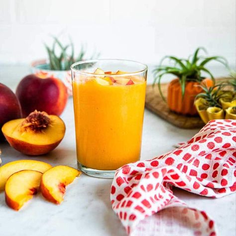 Fresh Peach Smoothie, Metabolism Tea, Fruity Breakfast, Homemade Yogurt Recipes, Peach Smoothie Recipes, Sweet Potato Smoothie, Pineapple Smoothie Recipes, Blender Recipe, Protein Powder Smoothie