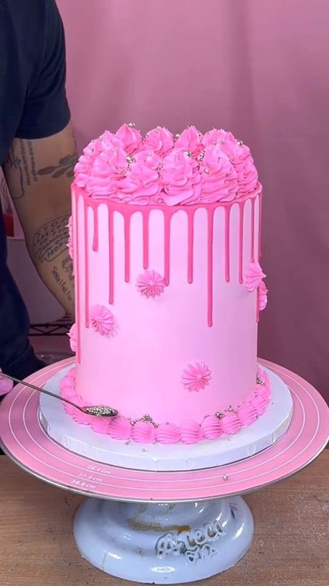 Cake Frosting Design, Pink Drip Cake, Cake Frosting Designs, Amazing Cake Decorating, Cake Design Tutorial, Barbie Birthday Cake, The Barbie Movie, Cake Decorating For Beginners, Tall Cakes