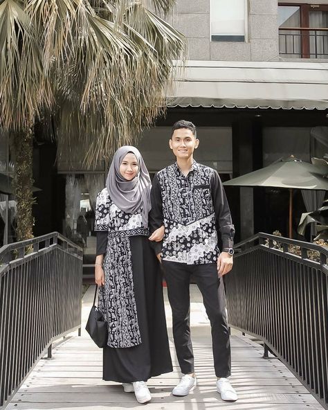 Batik Dress Modern Hijab, Outfit Kondangan Pria, Batik Modern Fashion Style, Model Dress Batik, Mode Batik, Batik Dress Modern, Batik Kombinasi, Batik Couple, Model Gamis